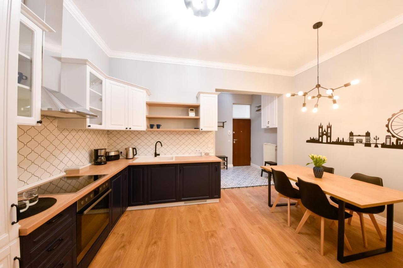 Victoria'S Old Town Deluxe Apartment (Adults Only) 티미쇼아라 외부 사진